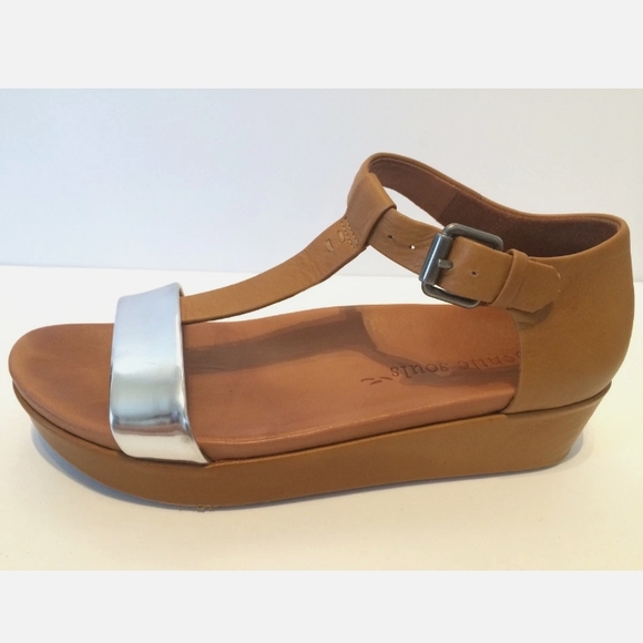 Gentle Soul Stylish Tan and Silver Women's Sandals.Size 9. - Picture 1 of 10